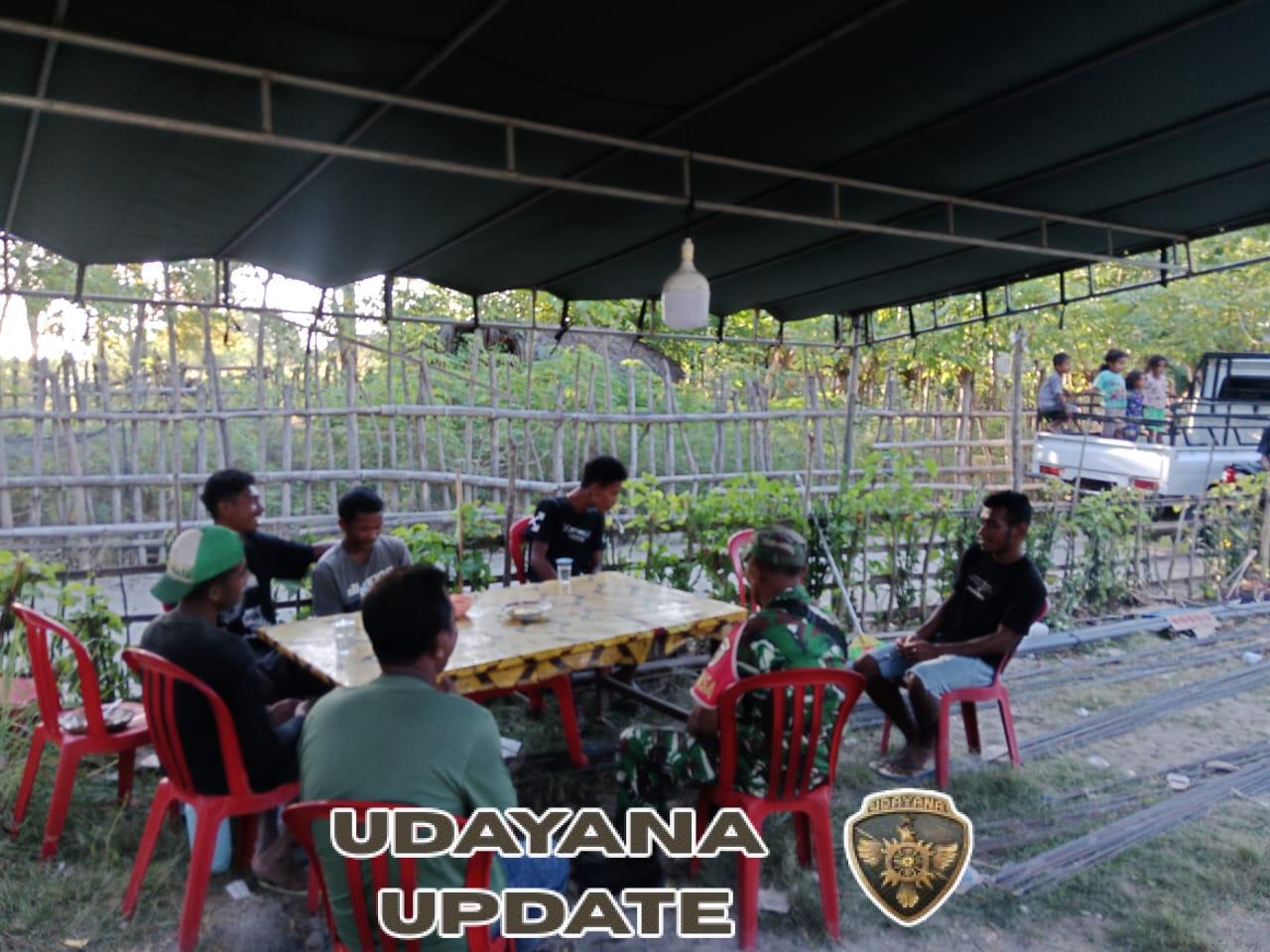 Babinsa Koramil 1602-04/Maurole Pantau Keamanan dan Laksanakan Komsos di Desa Nuanaga