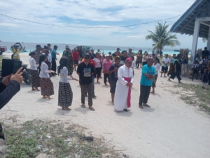 Persit Kodim 1627 Dukung Pengamanan Proyek Garam Nasional Lewat Dapur Sehat Bergizi