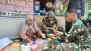 Perjuangan Inaq Alimudin Tempuh Lima Kilometer Demi Rezeki di TMMDKe-126 Mataram