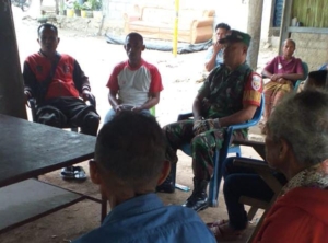 Babinsa Wolowaru Serap Aspirasi Warga Lewat Komsos di Desa Nduaria