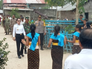 TNI Bersama Pemda Sumba Barat Daya Gelar Aksi Peduli Kesehatan dan Pemberian Makanan Tambahan di Kodi Utara