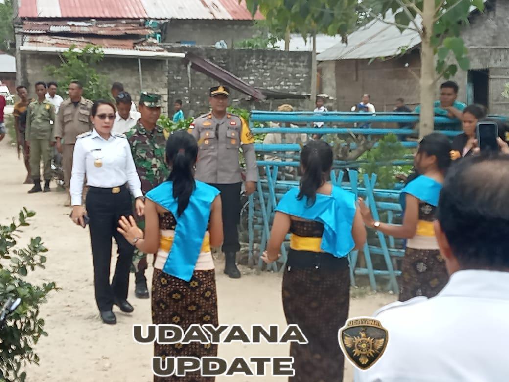 TNI Bersama Pemda Sumba Barat Daya Gelar Aksi Peduli Kesehatan dan Pemberian Makanan Tambahan di Kodi Utara