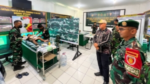 Sambut HUT ke-80 TNI, Yonarmed 12 Kostrad Adakan Khitanan Massal untuk Anak Perbatasan