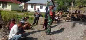 Sertu Hendrikus G. Patty Aktif Laksanakan Komsos Bersama Warga Desa Tasinifu