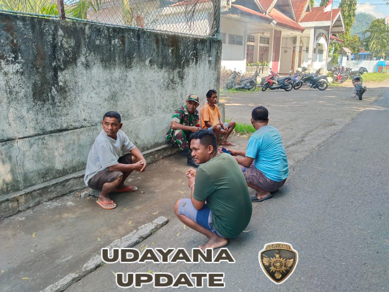 Babinsa Koramil 1602-01/Ende Gelar Komsos dan Pamwil Bersama Sopir Truk di Kelurahan Kotaraja