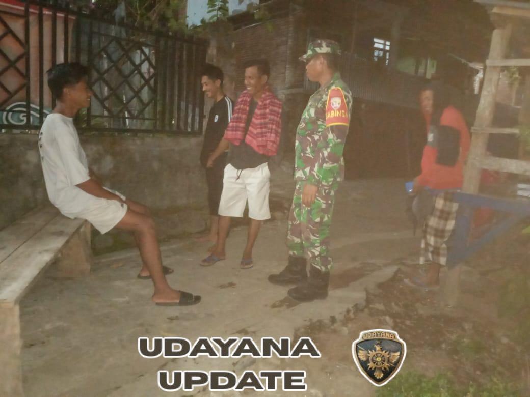 Patroli Malam di Desa Talapiti, Babinsa Ingatkan Warga Jaga Keamanan dari Potensi Pencurian