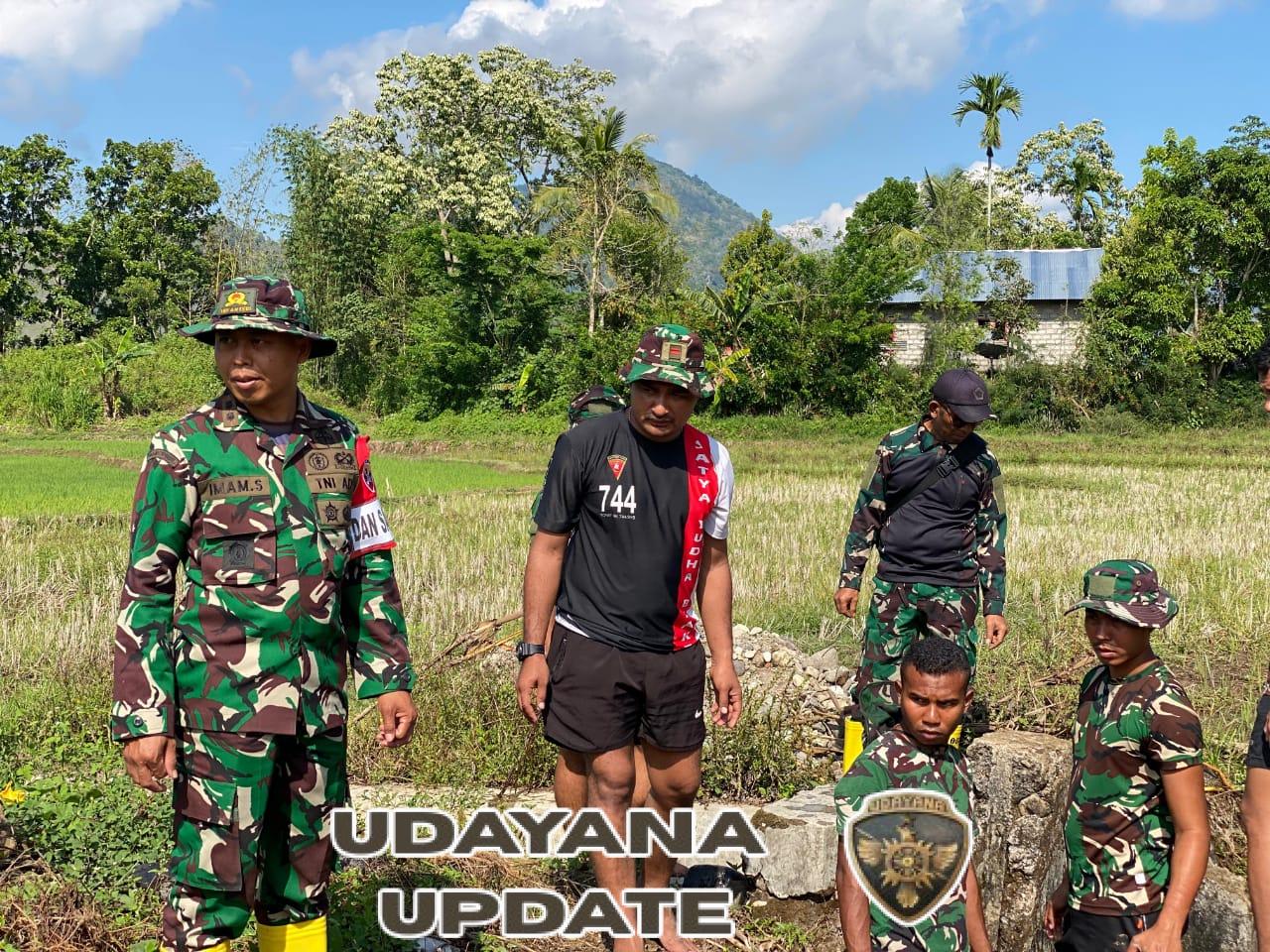 Letkol Inf Sahlwan, S.H. Ikut Gotong Royong di Lokasi TMMD Saluran Lewur Tepu, Riung Barat