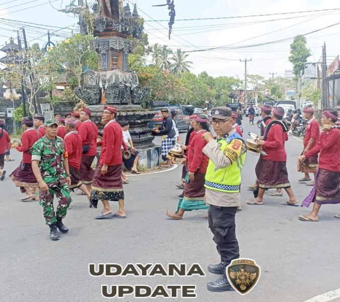 Berkat Sinergi TNI-Polri dan Pecalang, Upacara Keagamaan di Desa Bangbang Kondusif