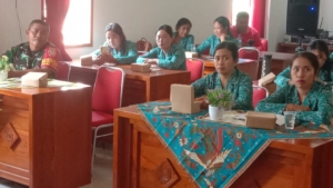 Babinsa Petak Kaja Dukung Peningkatan Kapasitas Kader PKK Lewat Sosialisasi 10 Program Pokok