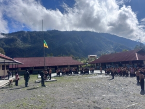 Satgas Yonif 743/PSY Bangun Jiwa Patriotik Lewat Pendidikan di Puncak Jaya