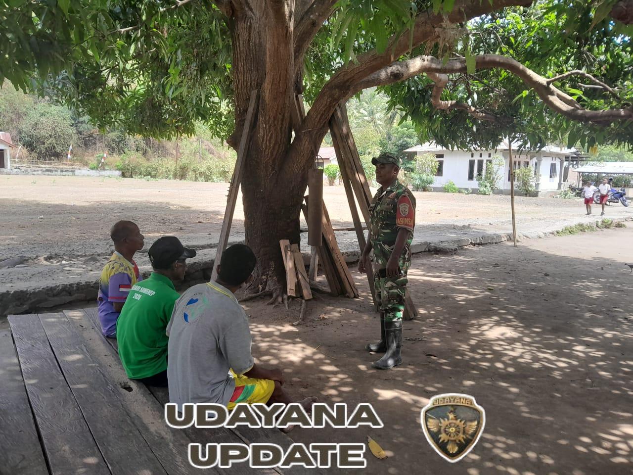 Babinsa Kodim 1602/Ende Terus Perkuat Kamtibmas Lewat Komsos dan Pamwil di Kecamatan Kotabaru