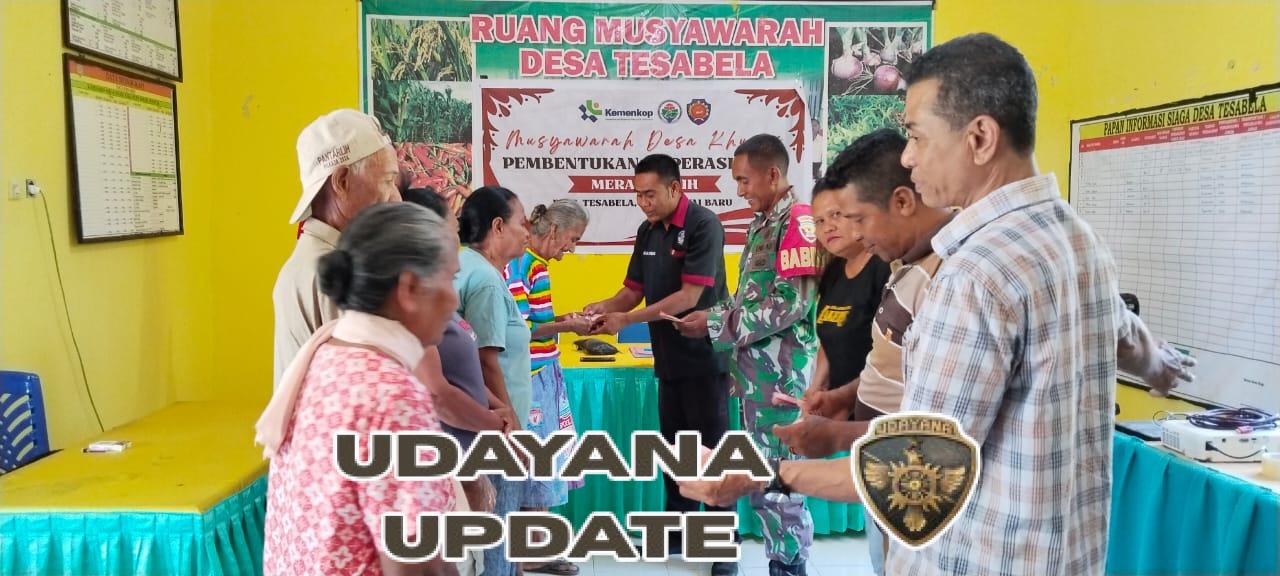 Babinsa Koptu Mesak Foeh Hadiri Rapat Pembagian BLT di Desa Tesabela