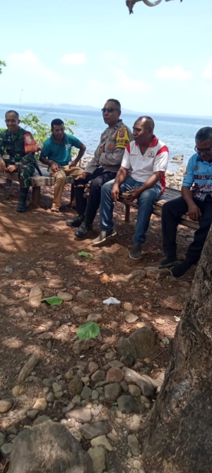 Wujudkan Desa Aman dan Damai, Babinsa Larantuka Laksanakan Komsos di Ilepadung