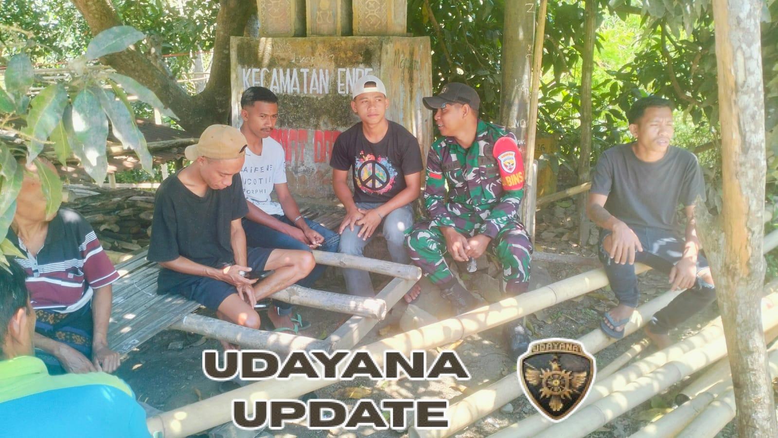 Babinsa Koramil 1602-03/Detusoko Tingkatkan Komsos dan Pamwil di Desa Taniwoda