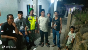 Ronda Malam Babinsa Dompu, Ciptakan Kamtibmas dan Kebersamaan di Dusun Kareke