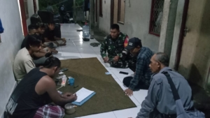 Aparat gabungan Di Desa Akah Gelar Patroli Dan Sidak DuktangAparat gabungan Di Desa Akah Gelar Patroli Dan Sidak Duktang