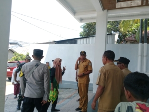 Babinsa Kodim 1602/Ende Laksanakan Komsos dan Pamwil, Warga Sambut Antusias