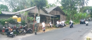 TNI dan Pecalang Kawal Prosesi Adat Lunga Ngunye di Desa Puhu