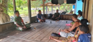 Babinsa Maurole Aktif Laksanakan Komsos dan Pamwil di Desa Wolo’au