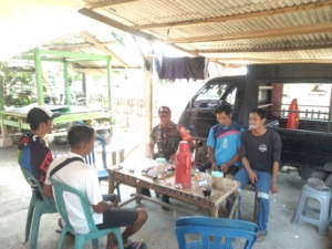 Babinsa Koramil 1628-04/Poto Tano Aktif Pantau Kondisi Wilayah Binaan