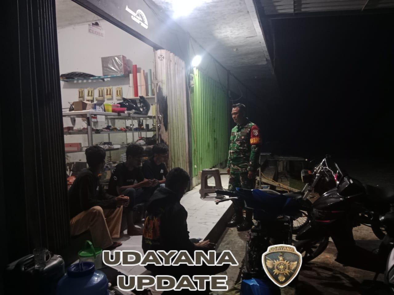Ronda Malam di Dusun Wadu Na’e, Babinsa Ajak Warga Aktif Menjaga Lingkungan