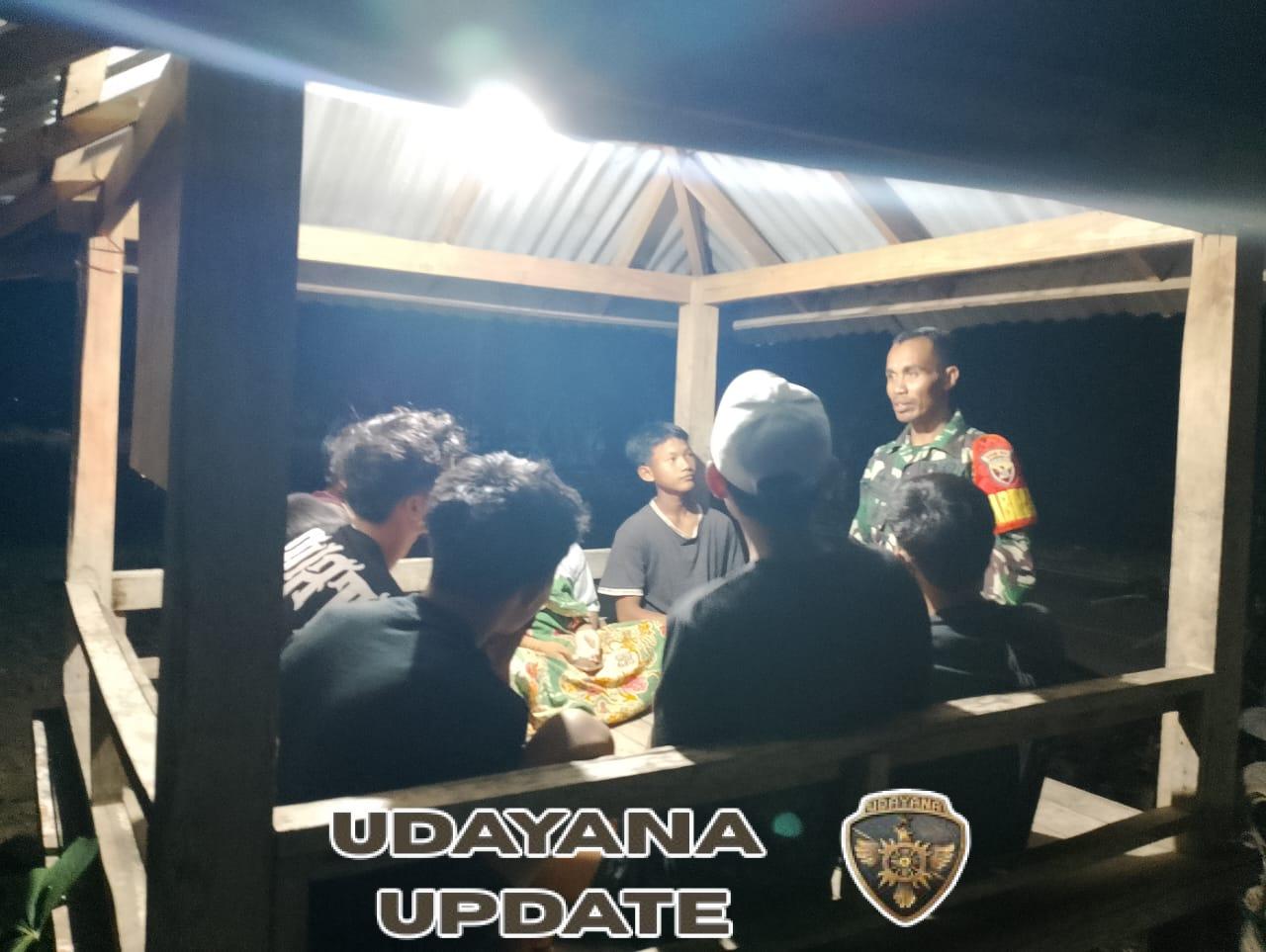 Sertu Firdaus Imbau Remaja Patuhi Jam Malam di Desa Dorokobo
