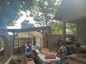 Sertu Fitrah Ajak Warga Desa Ndano Jaga Kebersihan untuk Hidup Sehat