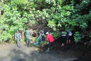 Wujudkan Bali Lestari, Dandim Tabanan dan Forkopimda Tanam Pohon dan Bersihkan Sungai