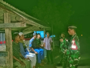 Koramil 1608-05/Donggo Bersama Warga Gelar Patroli Siskamling di Desa Punti