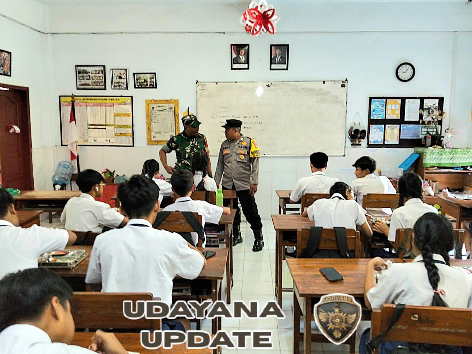 Babinsa Pastikan Pendistribusian Makan Bergizi Gratis di SMP PGRI 3 Denpasar Berjalan Lancar dan Aman