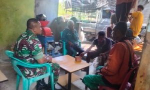 Babinsa 1618-01/Miotim Duduk Bersama Warga, Bangun Kebersamaan di Desa Sainoni