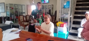 Babinsa Madenan Pastikan Bantuan Sampai pada Yang Berhak dan yg membutuhkan