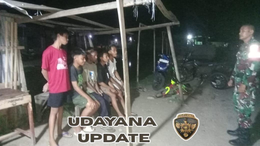 Babinsa Kandai Satu Gelar Patroli Ronda Malam, Ajak Pemuda Jauhi Miras dan Narkoba