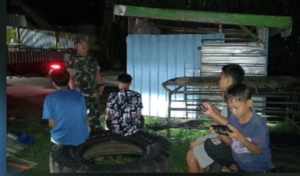 Tingkatkan Keamanan Wilayah, Serka A. Hapit Laksanakan Patroli Malam di Kecamatan Jereweh