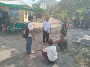 Babinsa Koramil 1602-01/Ende Jaga Kamtibmas dan Sinergi Bersama Warga Desa Mbomba