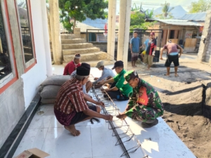 Babinsa Desa Risa Pimpin Gotong Royong, Wujud Sinergi TNI-Rakyat Bangun Masjid Al-Ikhwan