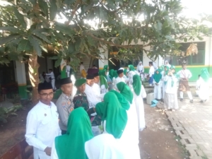 Hari Santri Nasional di Bima: Babinsa Lere Hadiri Upacara di Ponpes Almuhlisin dengan Tema Kebangsaan