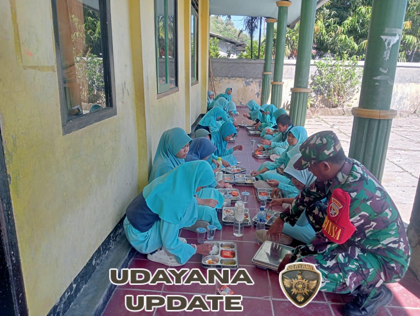 Sertu Ismail Bersama Guru SDN 3 Jereweh Sukseskan Program MBG