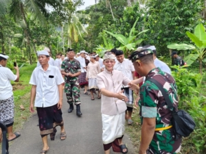 Kasdim Klungkung Dampingi Bupati Satria Gelar Persembahyangan Bersama Dan Penanaman Pohon Di Kecamatan Dawan