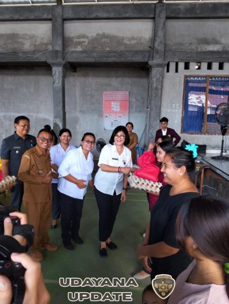 Sinergi Babinsa dan Bhabinkamtibmas Amankan Kegiatan PKK Bersama Ibu Bupati Buleleng