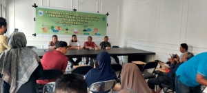 Sinergi Babinsa Koramil 1628-04/Poto Tano dan DLH: Dorong Kesadaran Masyarakat dalam Pengelolaan Sampah di Poto Tano