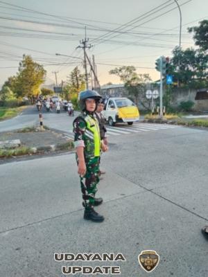 Kawal Ketat Upacara Melasti, Babinsa Selat Bersinergi Bersama Bhabinkamtibmas Dan Pecalang