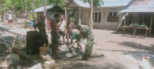 Sertu Didit Sumanto Dampingi Warga Binafun Bangun Jalan Desa