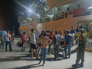 Wujudkan Kemanunggalan TNI-Rakyat, Babinsa Ende Hadir di Tengah Aktivitas Pelabuhan IPPI