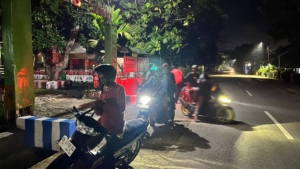 Kodim 1613/Sumba Barat dan Warga Kampung Sawah Gelar Patroli Malam Bersama