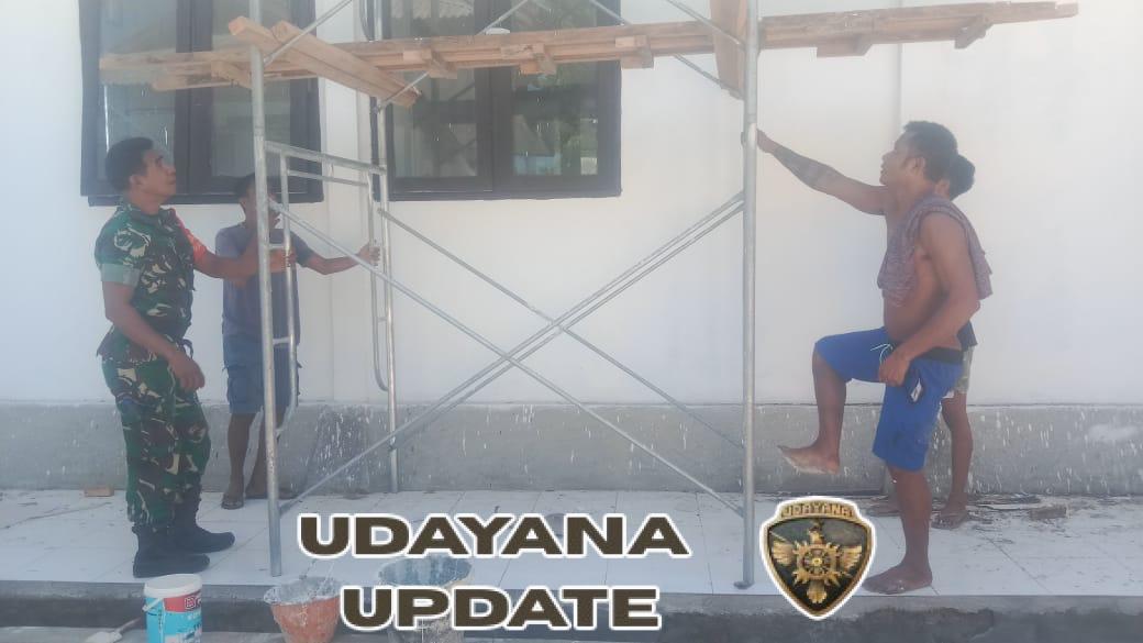 Semangat Gotong Royong Babinsa dan Jemaat Warnai Renovasi Gereja di Desa Ndao Nuse