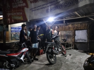 Ronda Malam Babinsa Lune, Cegah Kenakalan Remaja di Hu’u