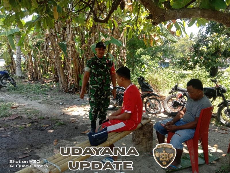 Babinsa Kodim 1602-01/Ende Tingkatkan Kamtibmas Melalui Komsos di Kelurahan Ndorurea