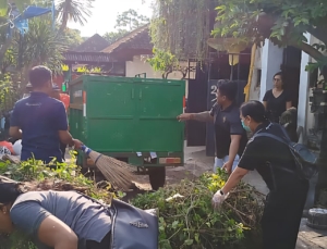 Menumbuhkan Cinta dan Peduli terhadap Lingkungan melalui Kerja Bakti Jum’at Bersih