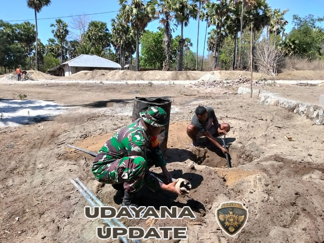 Pererat Kemanunggalan TNI dan Rakyat, Babinsa Ikut Pengeboran Sumur di Dusun Kalala